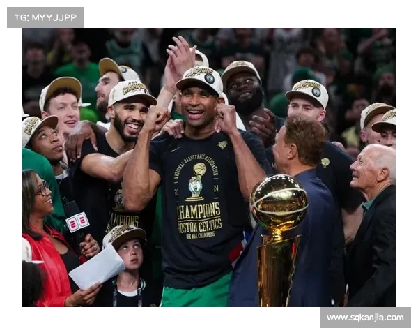 霍福德生涯首冠到手!首次捧起奖杯,感慨时光与坚持(霍福德拿过总冠军吗) 霍福德生涯首冠到手!首次捧起奖杯,感慨时光与坚持(霍福德拿过总冠军吗)